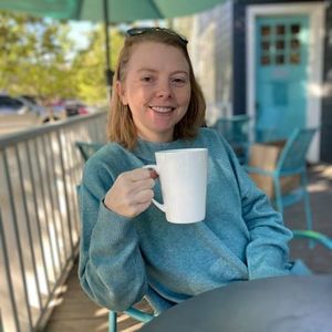 Meet your Posher, Hilary